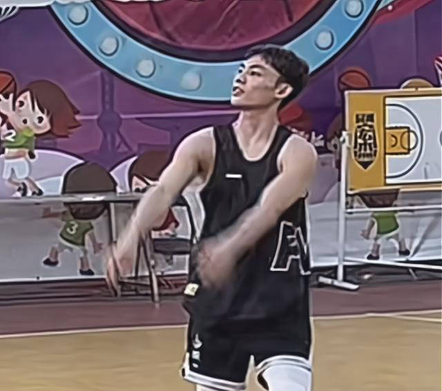 徐杰休赛季仍加练,投篮命中率成关键挑战