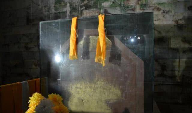 孙殿英盗掘慈禧陵墓时,有一件宝贝被他们完全忽视,真是稀世之宝