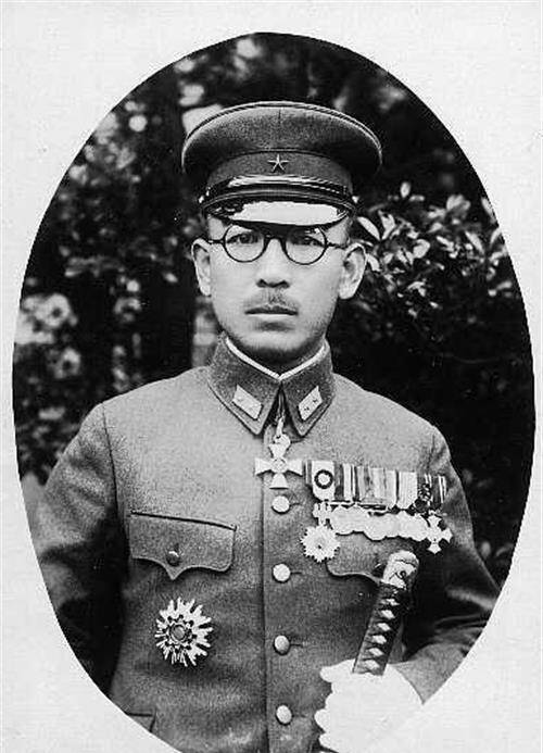 作为日本三羽乌之一,冈村宁次的人生轨迹与日本帝国主义扩张息息相关.