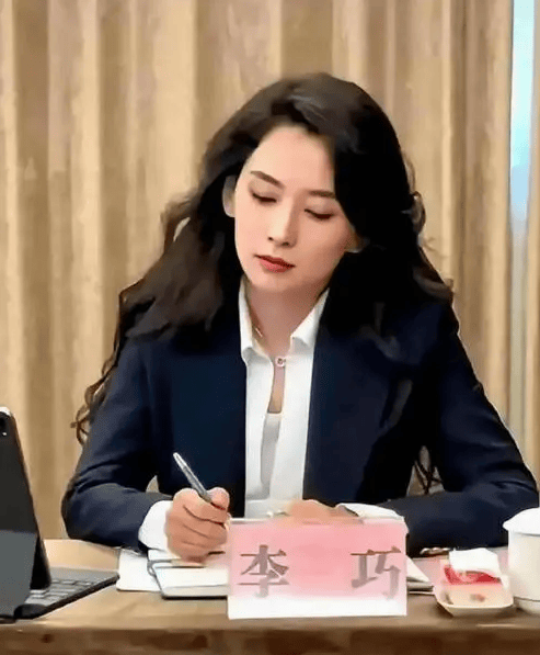 森林北旧照曝光,与前夫合影甜蜜,是华晨宇迷妹,与汪峰双双沉默