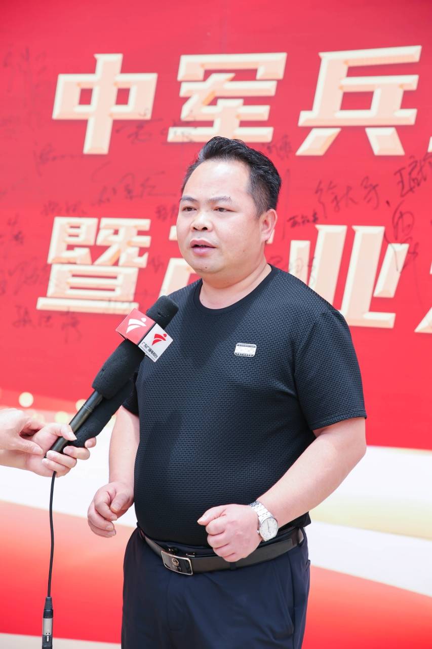 仪式结束后,润水实业的公司领导层接受了媒体的采访.
