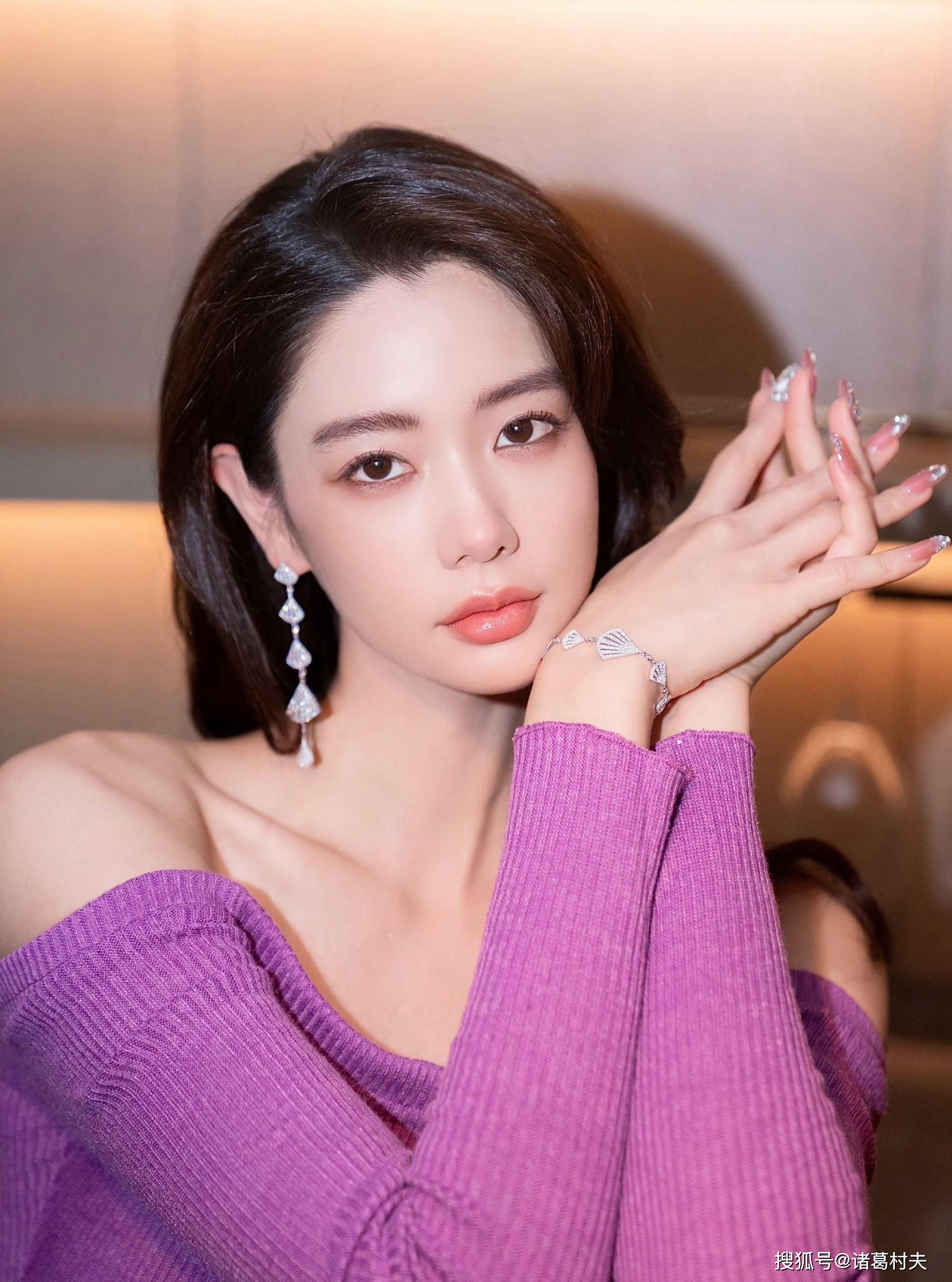 了观众和业内人士的一致好评,成为了娱乐圈中备受瞩目的实力派演员