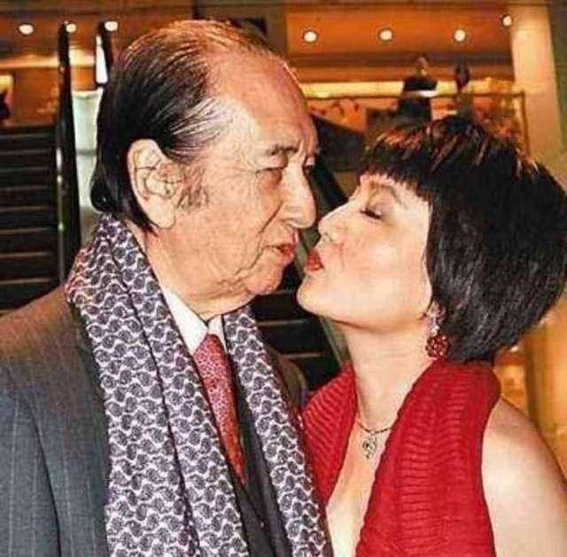 把一块千亿地皮输给赌场,何鸿燊为了安抚他,送他一张"包年卡"_曹达华