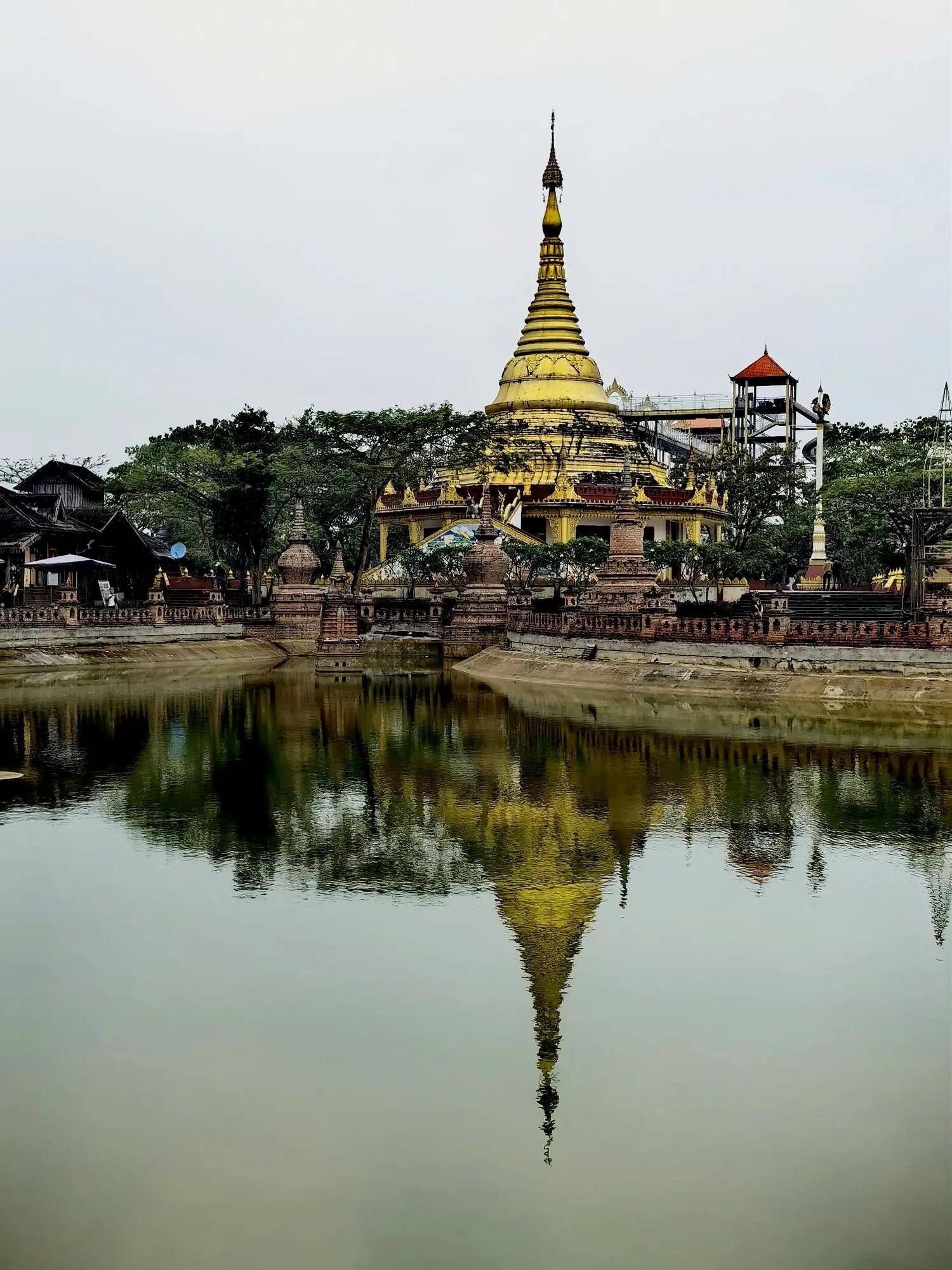 云南德宏:一寨两国成景区,游客体验缅甸文化习俗和美食