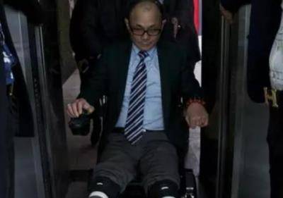 亚洲赌王尧建云:150元起家,4天赚80万,双腿被砍想起师父一句话