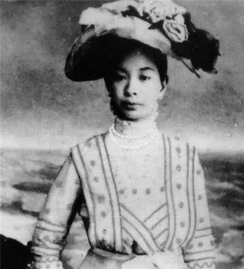 美女陆英:16年连生14胎,36岁油尽灯枯在产房,可惜了这绝世容颜