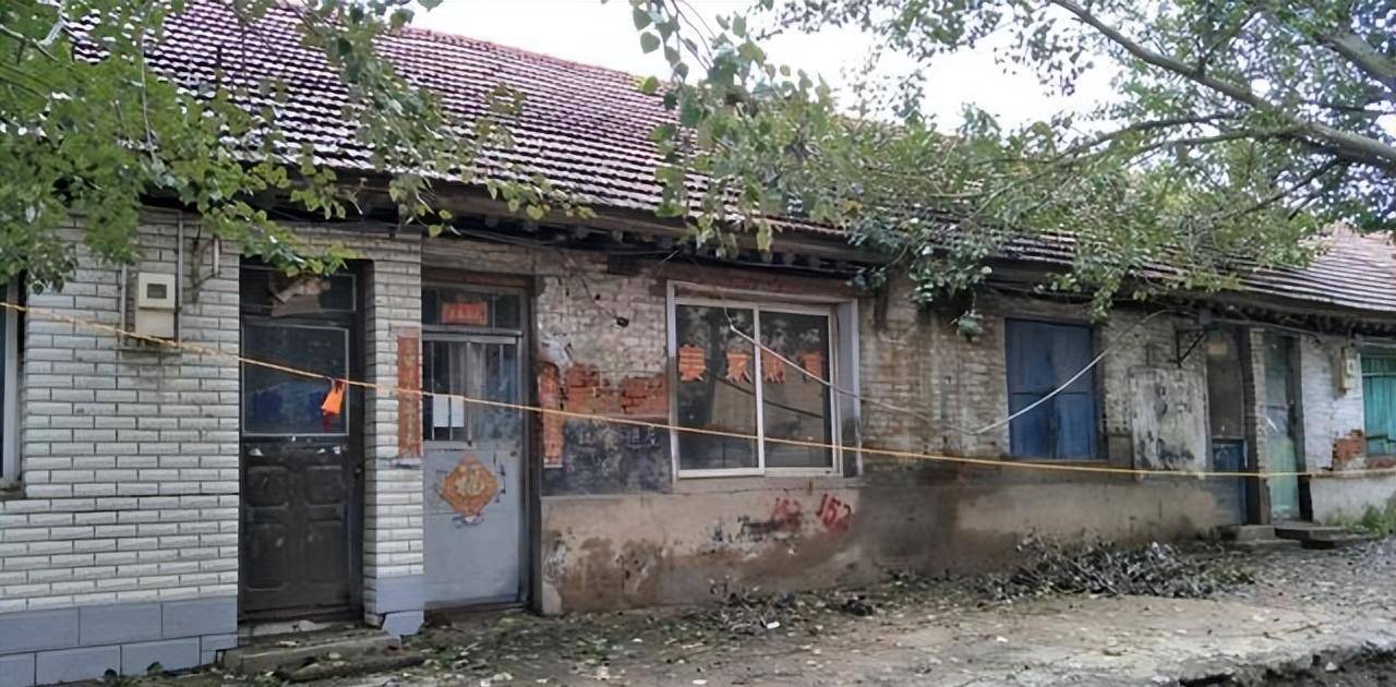 董家店地处安民镇泉河村,也叫拉拉屯,现在叫新兴村.