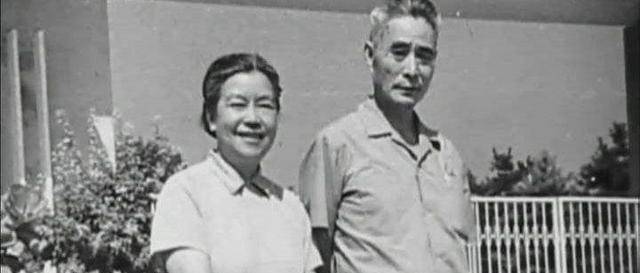 最后的特赦犯黄维老妻苦等多年,出狱后他一个"滚"字,让妻子跳河