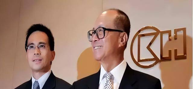 李嘉诚当了15年华人首富,弟弟却穷困潦倒,最终悲惨离世