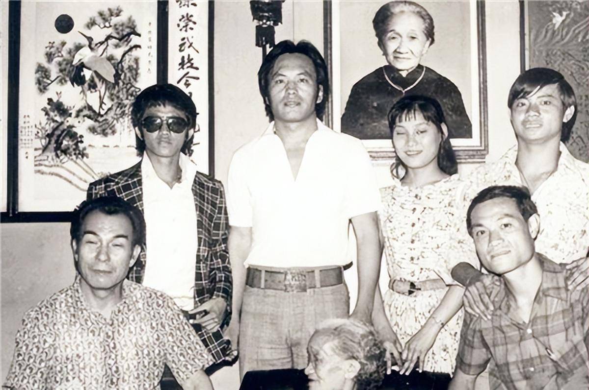 黄飞鸿去世后,妻子晚年回忆说:他长相怪异,我们没啥夫妻感情