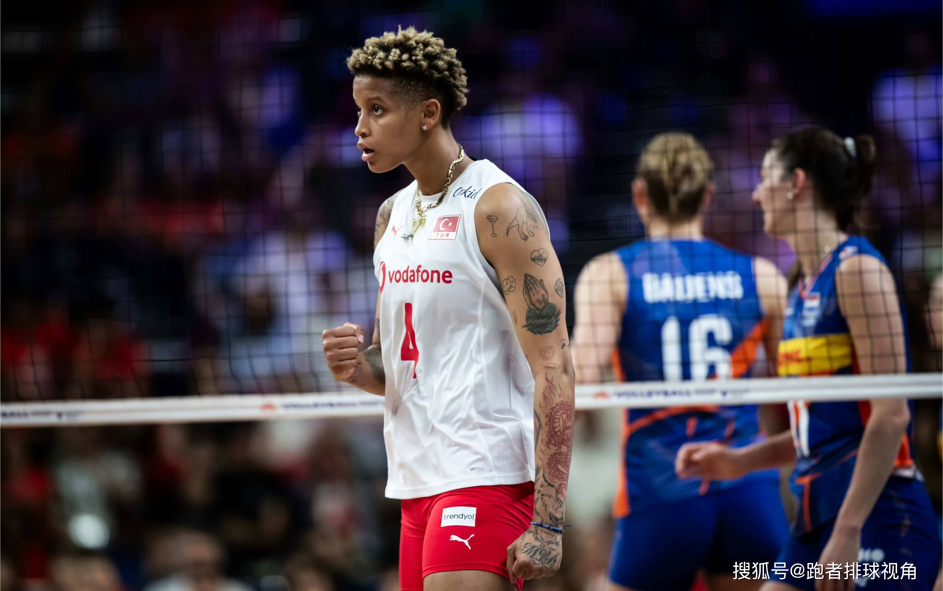 伊尔金的26扣14中也不错,上一场输球的土耳其女排全民皆兵,心里憋着