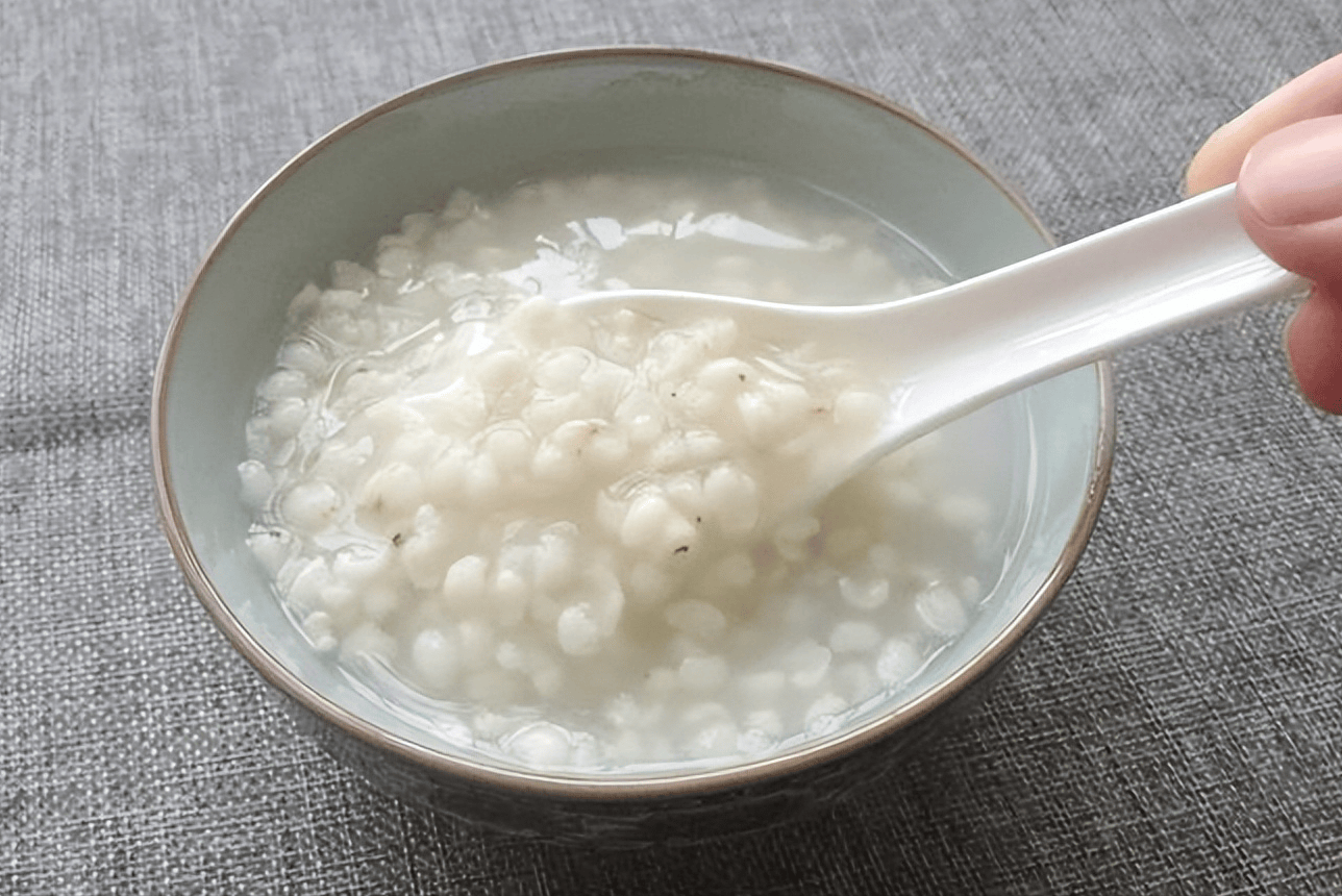 50岁女子坚持每天喝薏米粥,一年后体检,医生夸赞:值得借鉴!