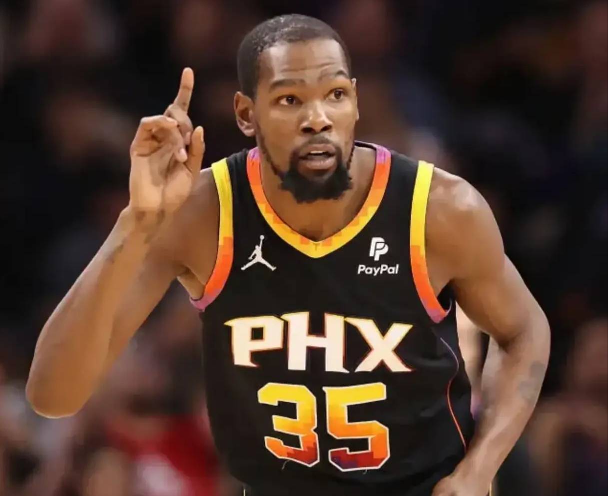 金州勇士永远的旗帜,四个总冠军的缔造者,将勇士从区区数亿美元变成