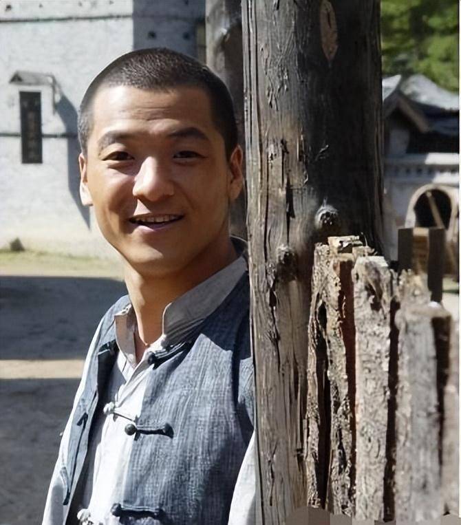 说到老三朱传文,俗话说老儿子大孙子,虽然从小就没吃过什么苦的老三