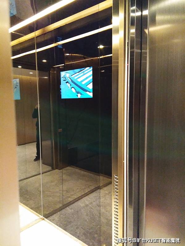 电梯镜面广告机引领智慧营销新时代