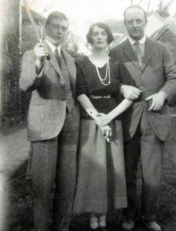 而英国《每日邮报》曝光了爱德华25岁时写给情人弗丽达·达德利·沃德