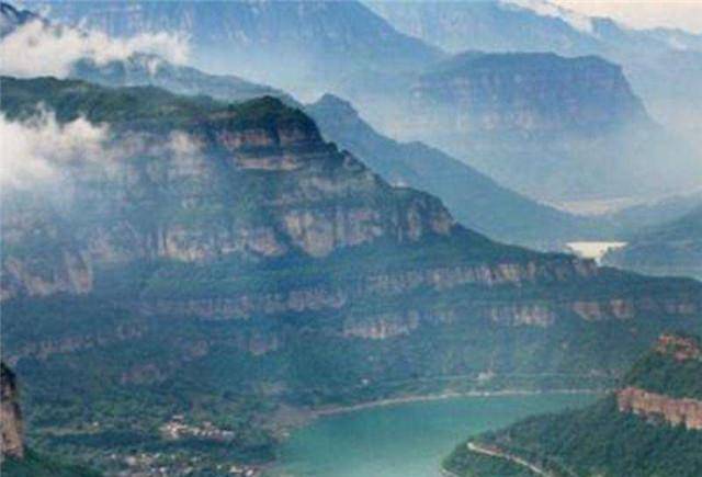 新中国有两大奇迹:一个是南京长江大桥,一个是林县红旗渠