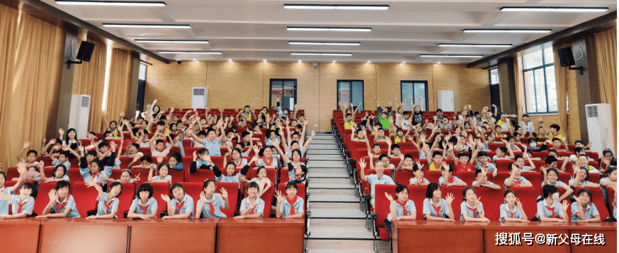 武汉四中张公堤学校院士专家进校园活动举办