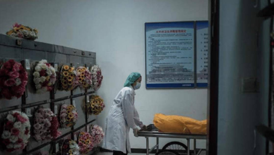 人死后为什么要将肛门堵上?医生给出解释,这是尊重逝者