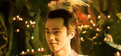 唐玄宗将她视为情欲的象征,承诺要与她白头偕老,但却中途离开了她