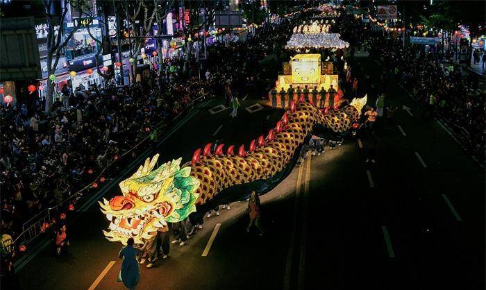 韩国"燃灯会"申遗成功!网友嘲讽:一直被模仿,又一个端午祭!