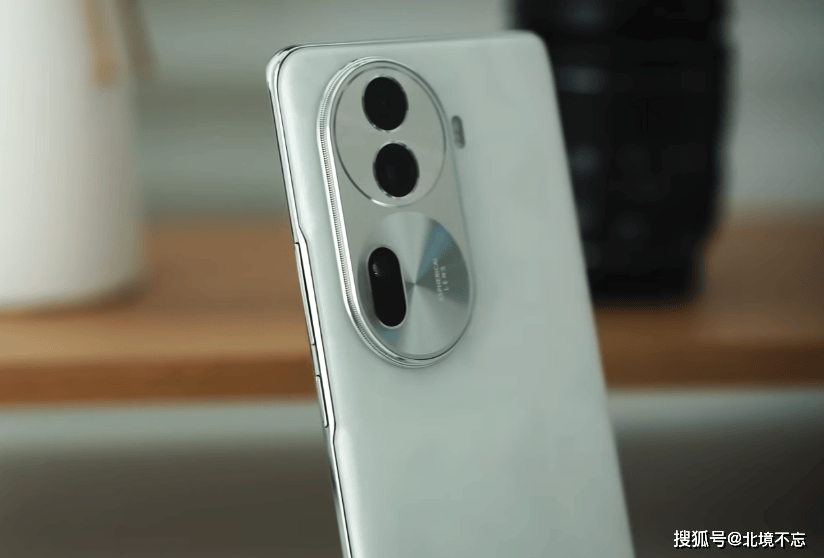 oppo单反级人像三摄手机,百万跑分 256gb,已经降到1899元