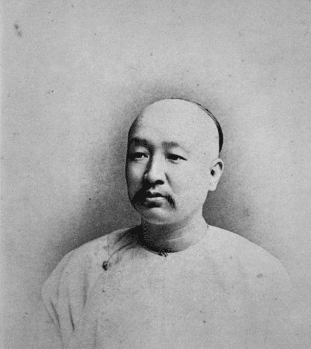 在抗战胜利后,盛恩颐将家产败光,晚年时身无分文,生活贫困.