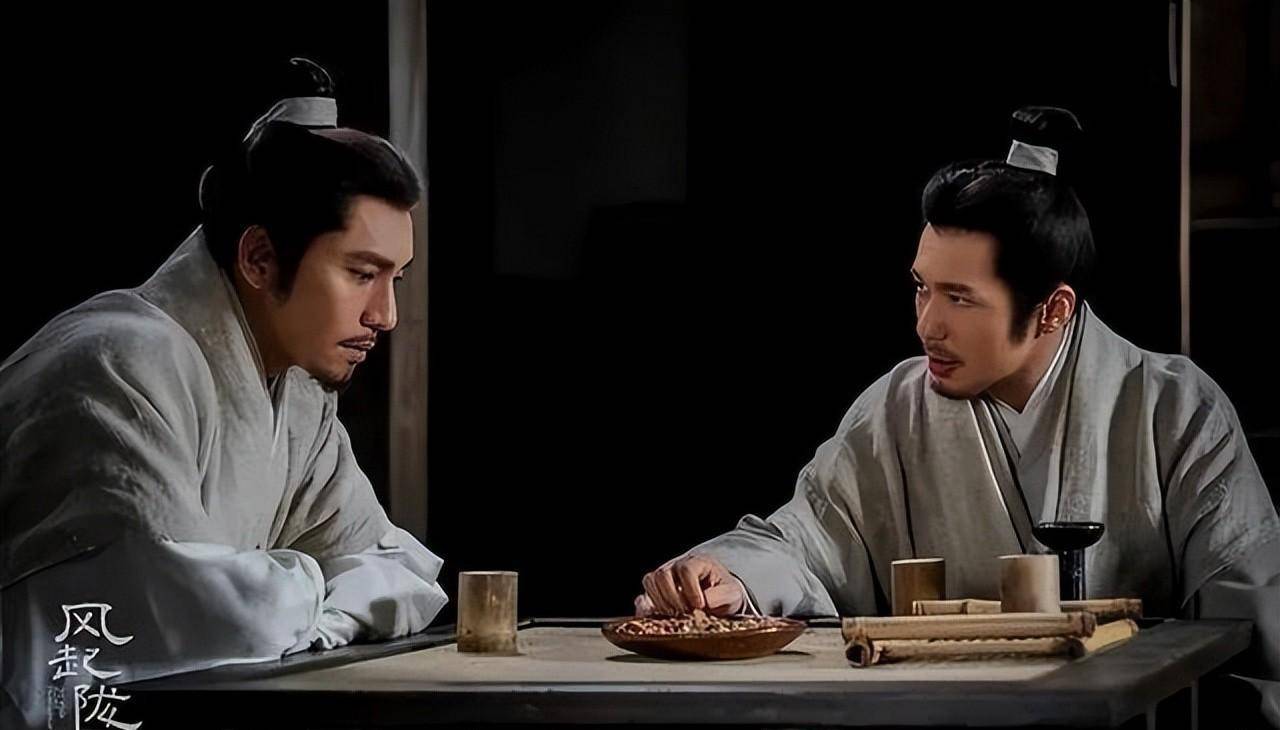 《风起陇西》的故事发生在公元228年,当时蜀汉军队北伐中原,天水,南安