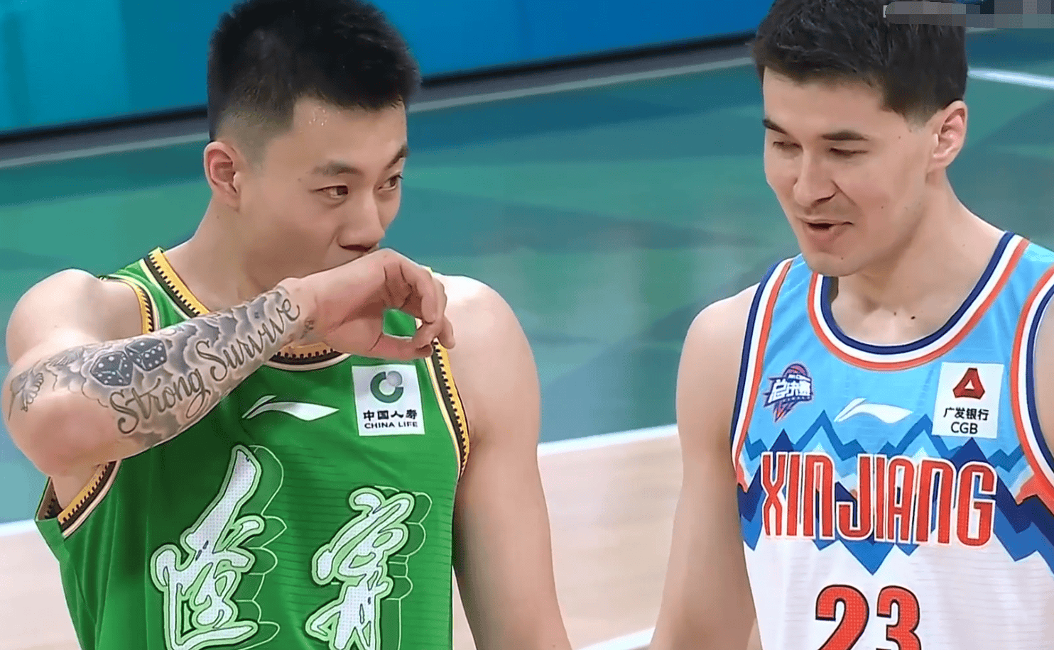 打2场伤2人,辽疆战强度太高!新疆球员晒照施压裁判,辽篮争议大