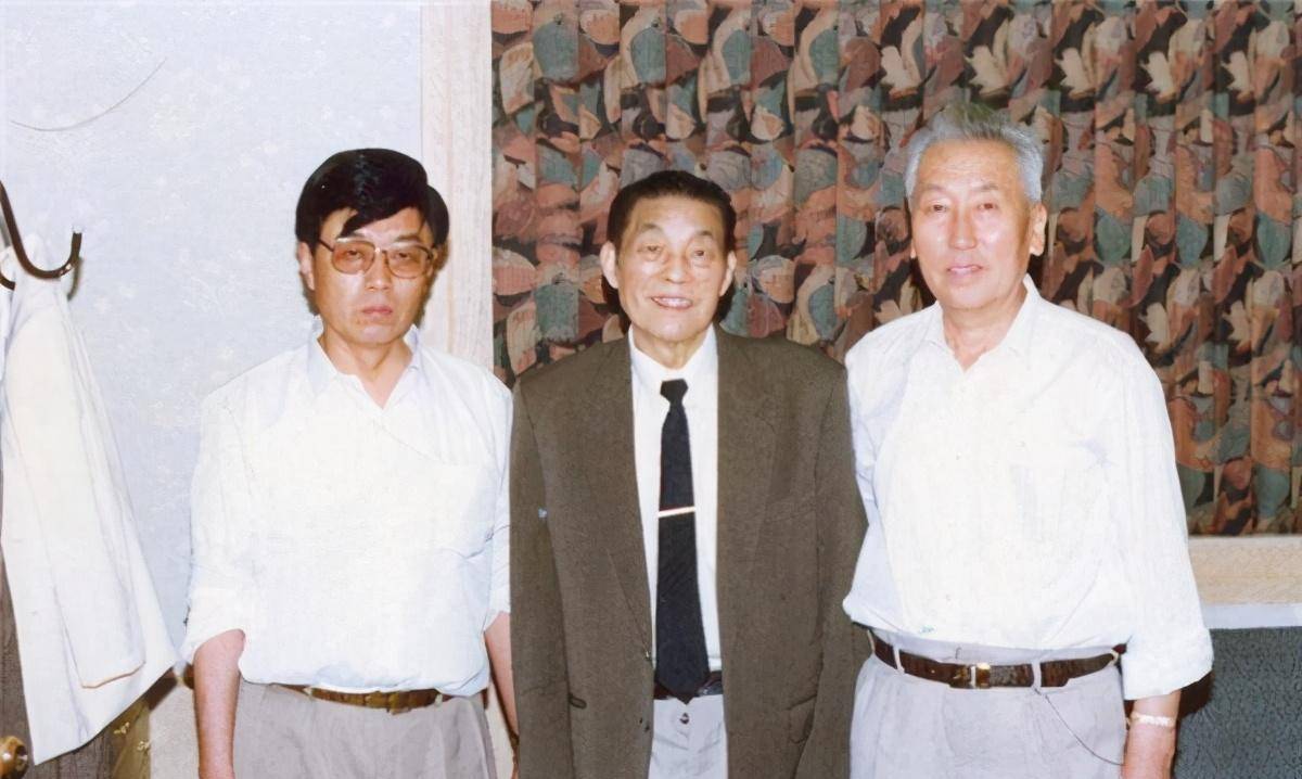 他是民企"药王",一年卖800亿,工厂修得像故宫却坚持不上市_徐镜人
