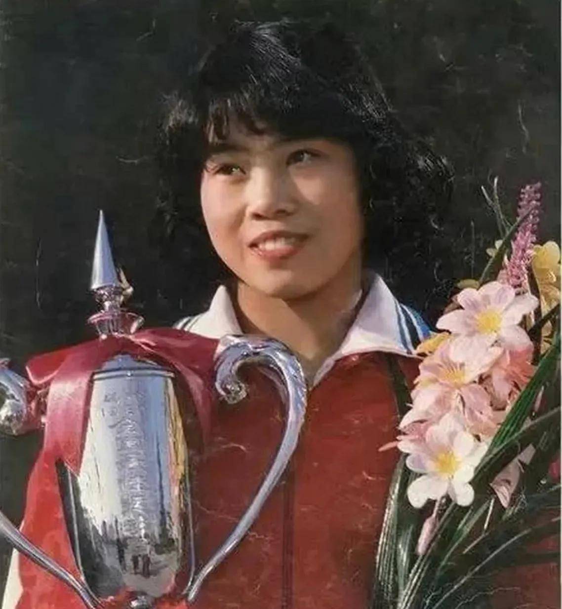 跳水世界杯上,我国名将陈肖霞,李宏平,史美琴一举夺得全部四个单项的