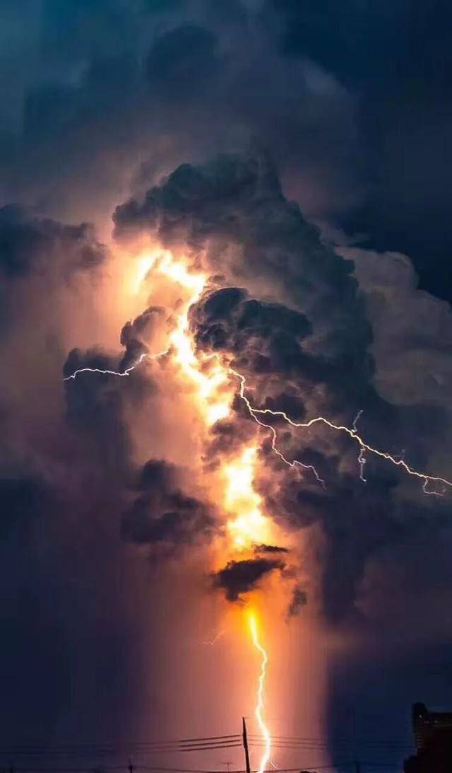 朱棣求婚被拒,14年后活剐2800名宫女,行刑时雷击宫廷三座大殿