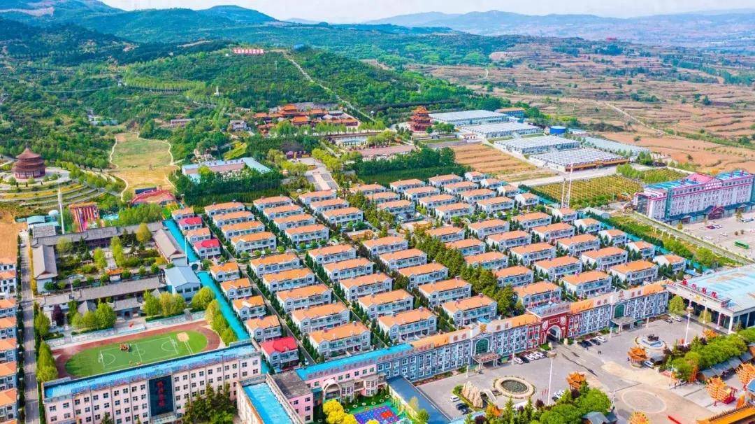 人民网记者探访长治市上党区振兴小镇,小山村如何走上逆袭路?