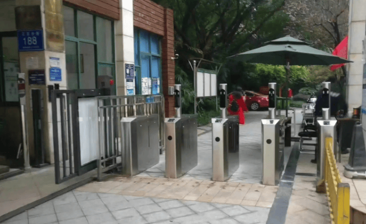 为什么高档住宅小区要安装人脸识别门禁闸机?