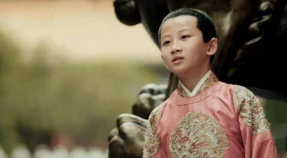 倒着走路辞别朱元璋的第十二子,得知有商队找自己,跃入火海自尽