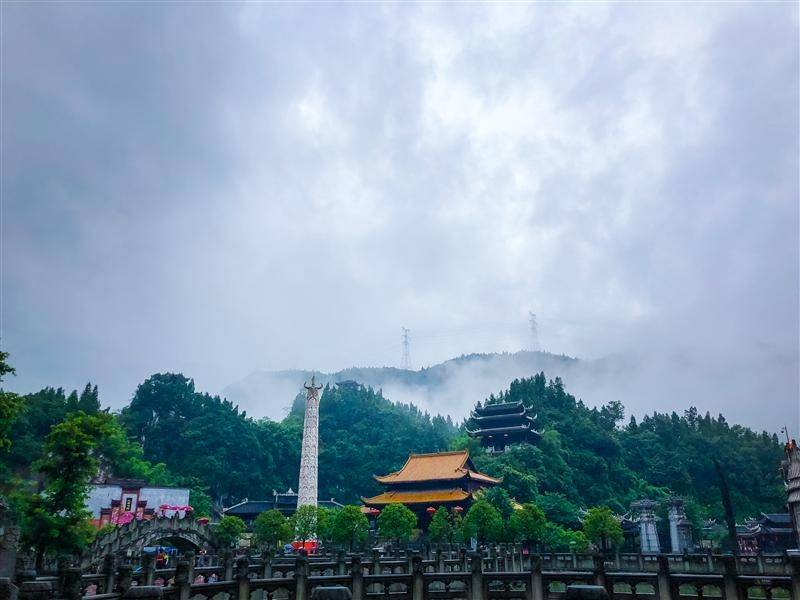 三天:九黎城—龚滩古镇—乌江画廊第二天:武隆天坑三硚—仙女山第一天