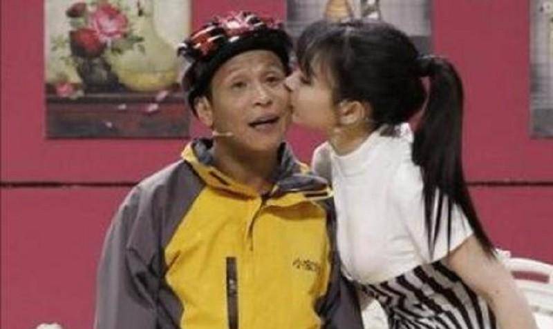 妻子结婚七年,走红后低调离婚,转头娶美女粉丝_霍晓红_二人转_演出