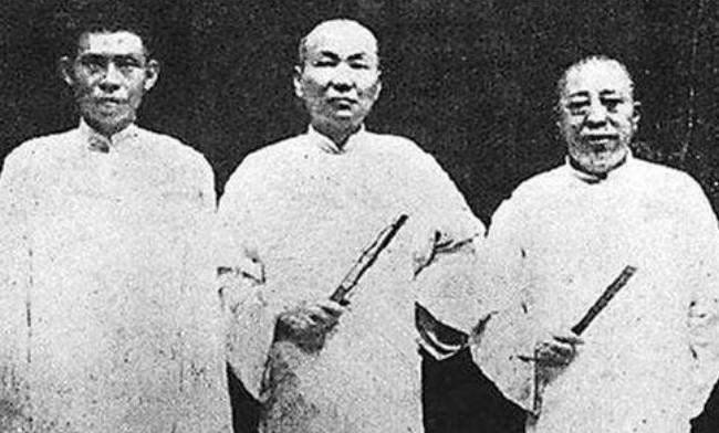 此人才是上海滩青帮大佬,杜月笙,黄金荣见了都害怕,只因辈分高