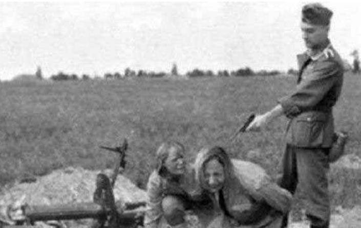 八十万女兵部队,都穿着裙子打仗,她们的下场让人怜悯_苏联_苏军_投降