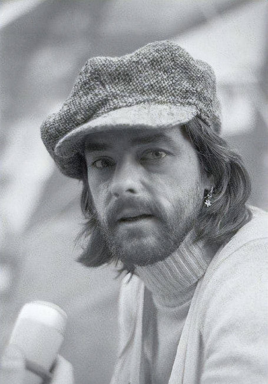 我的朋友和前合伙人ulay(乌雷)今天去世,他是一位杰出的艺术家,我们将