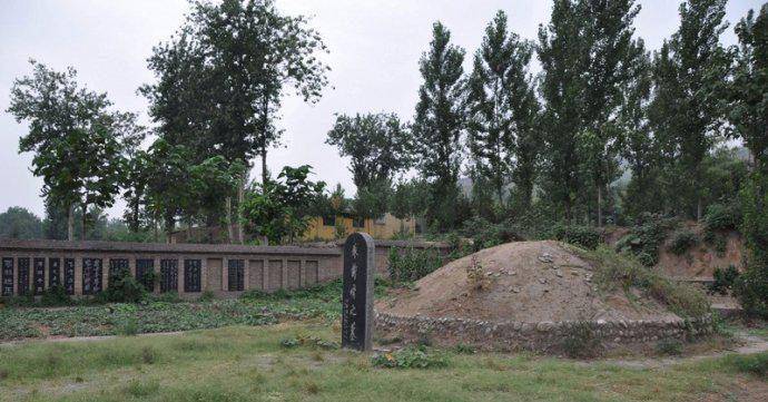 朱载堉墓位于河南省沁阳市东北山