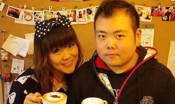 03年"网红小胖"因一张照片爆红,如今样貌大变,娶经纪人为妻_钱志君