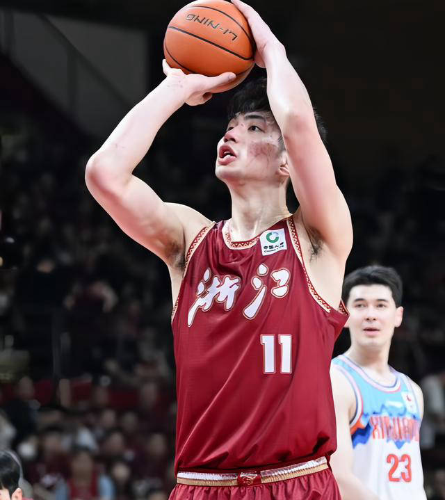 小姚明前往西班牙试训,广西双星合练,北京新秀拼搏奋进