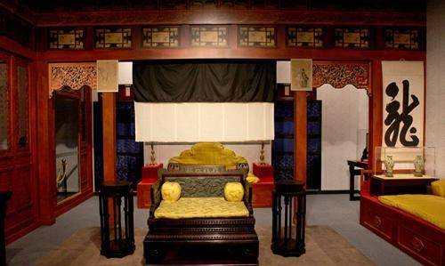 清朝时修的东暖阁温室出现的时间更早,一些考古学家