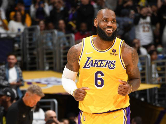 nba外界瞩目:多队欲签下布朗尼-詹姆斯,以吸引其父勒布朗_球员_篮球