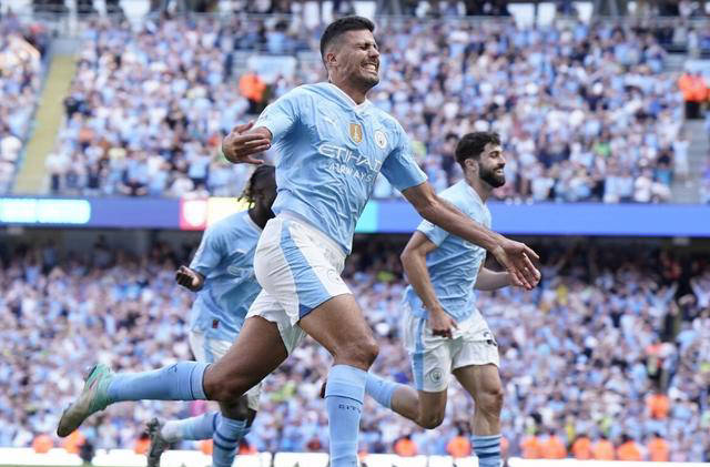 曼城9连胜斩获英超冠军,瓜迪奥拉,克洛普互相赞扬,6位球星闪耀联赛