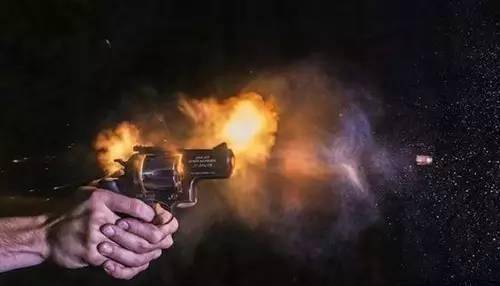 美国版"火云邪神",擅长表演徒手接子弹,没想到最后一次失了手