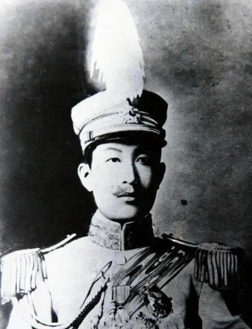 大喜之日,蔡锷新娘反悔,新娘妹妹顶替出嫁