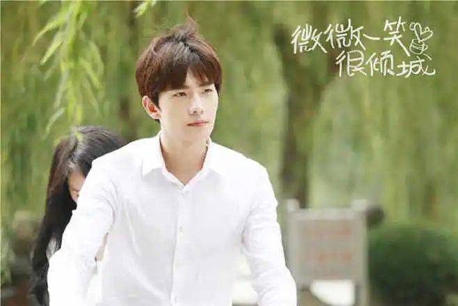 杨洋6大绯闻女友:最大36岁,最小24岁,一个比一个年轻漂亮