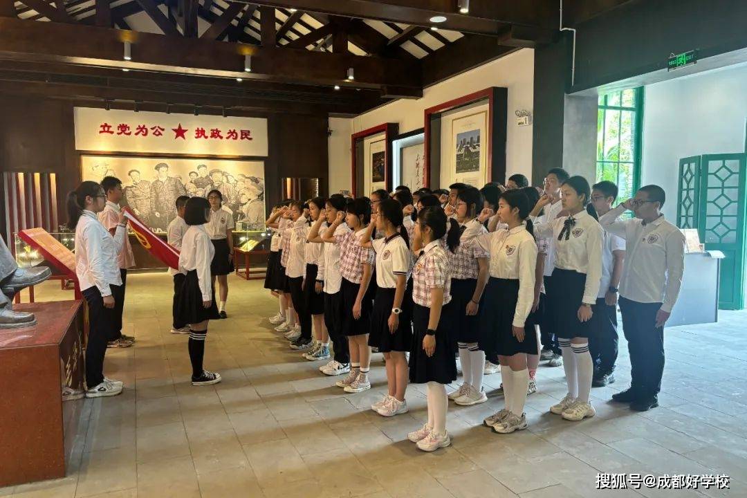 扬州市第一中学校服图片